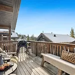 Dom wakacyjny Large Family At With In-ski Out